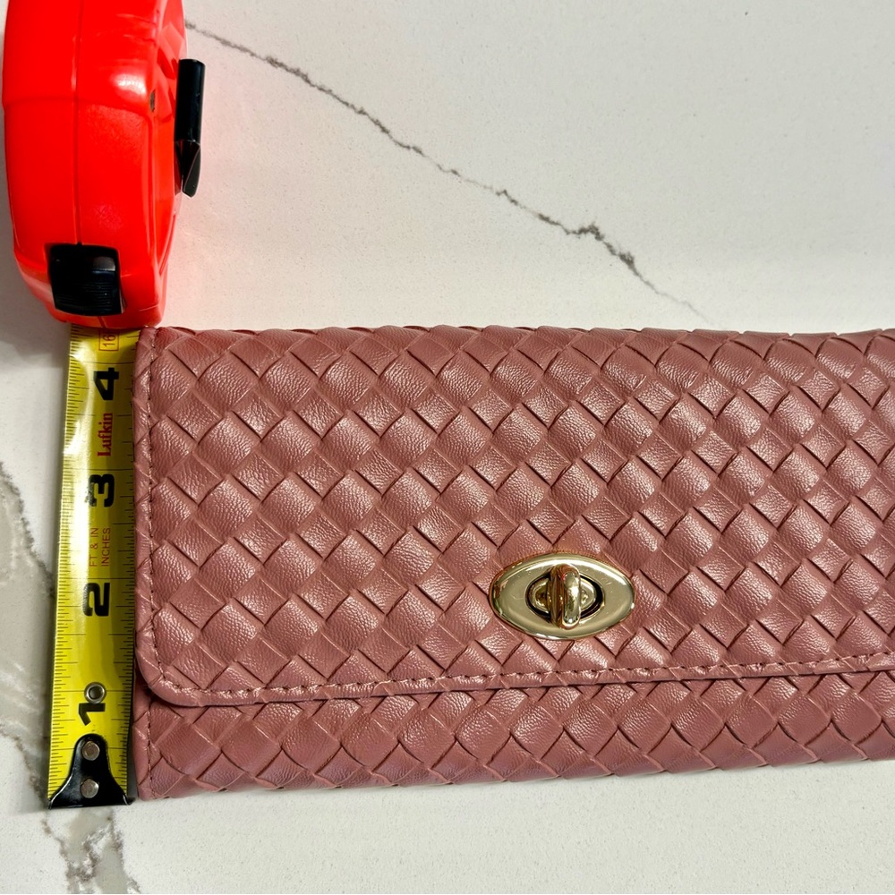 Women’s weave wallet